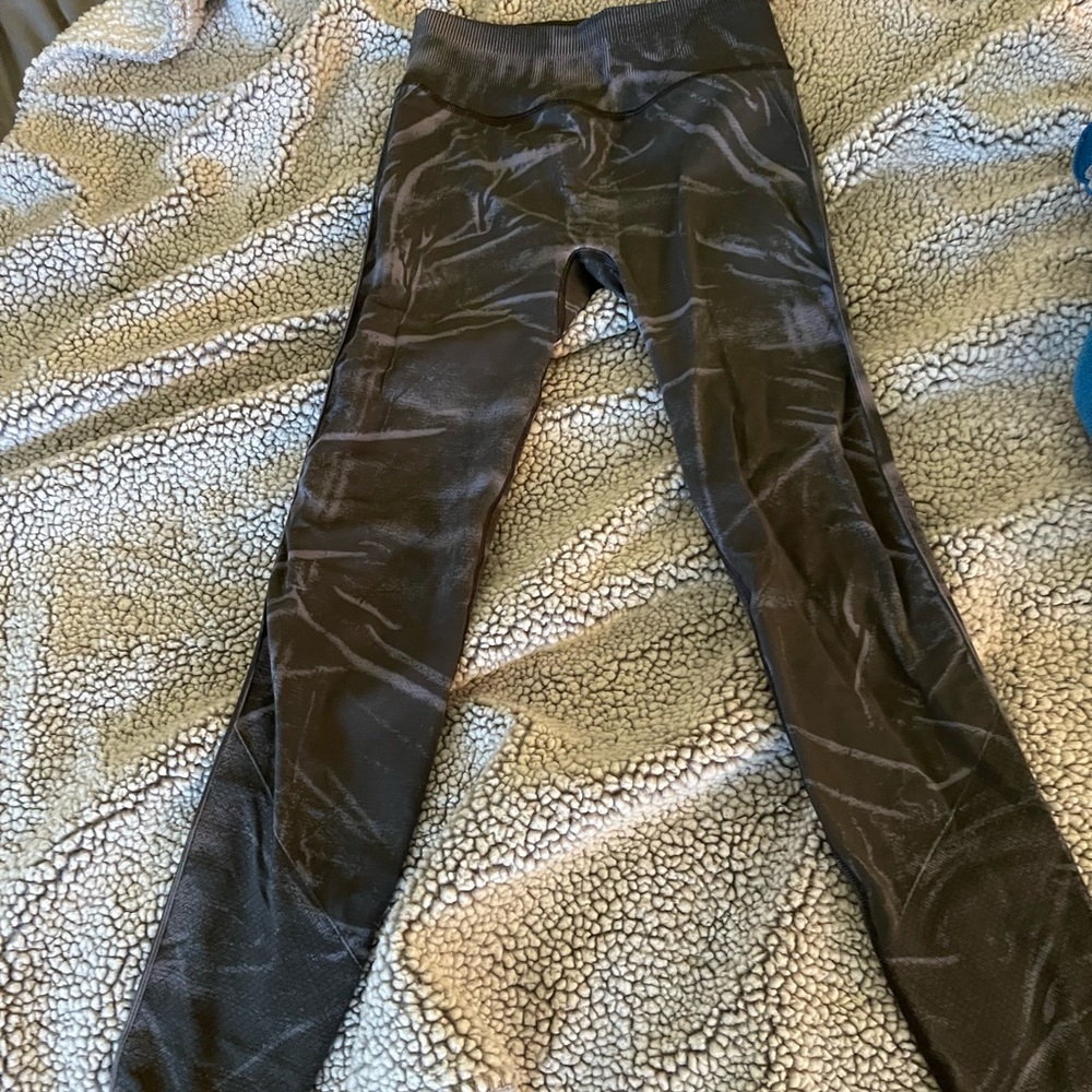 Lululemon size 4